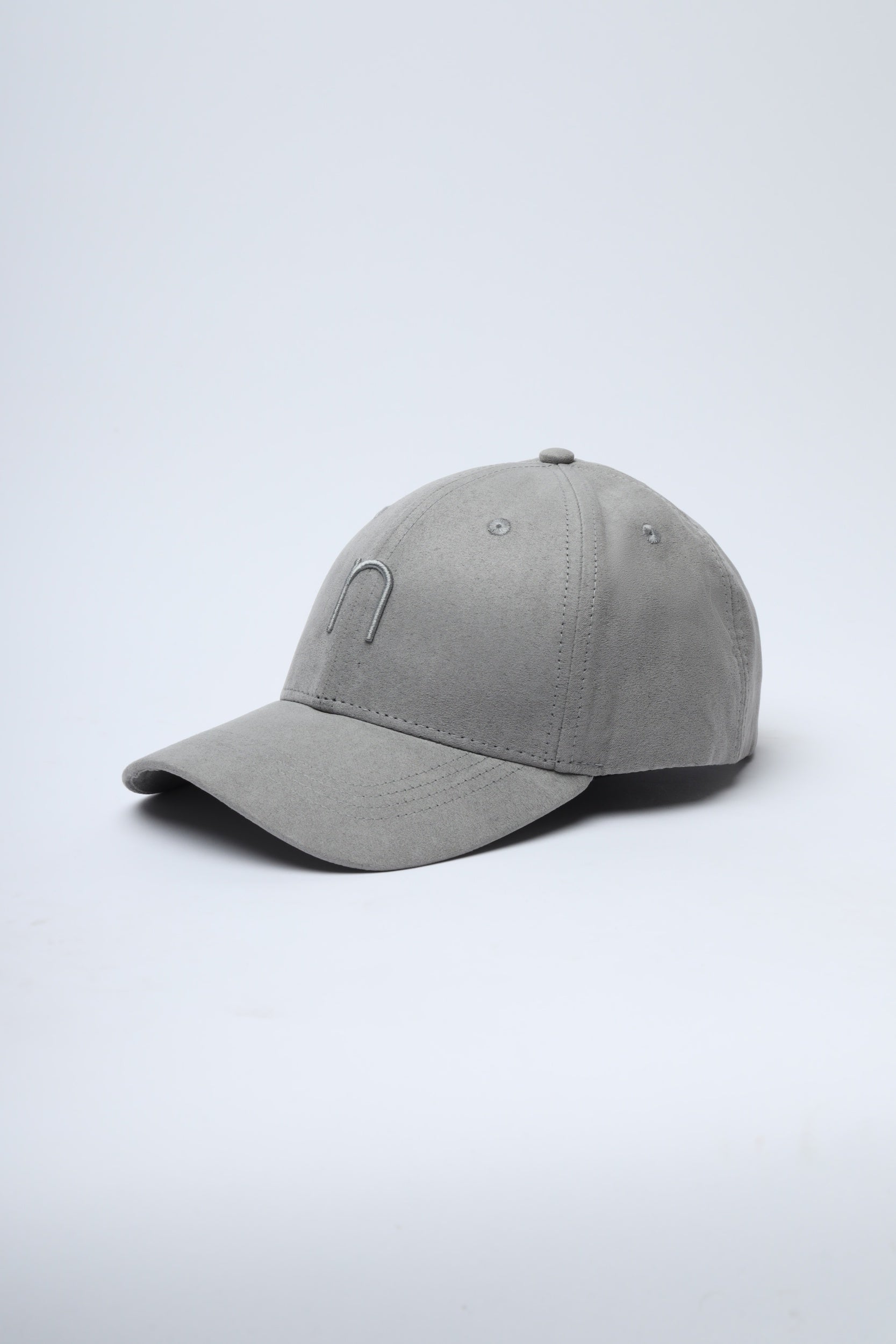 Noggah Jet Set cap in light grey suede – minimalist travel-inspired hat