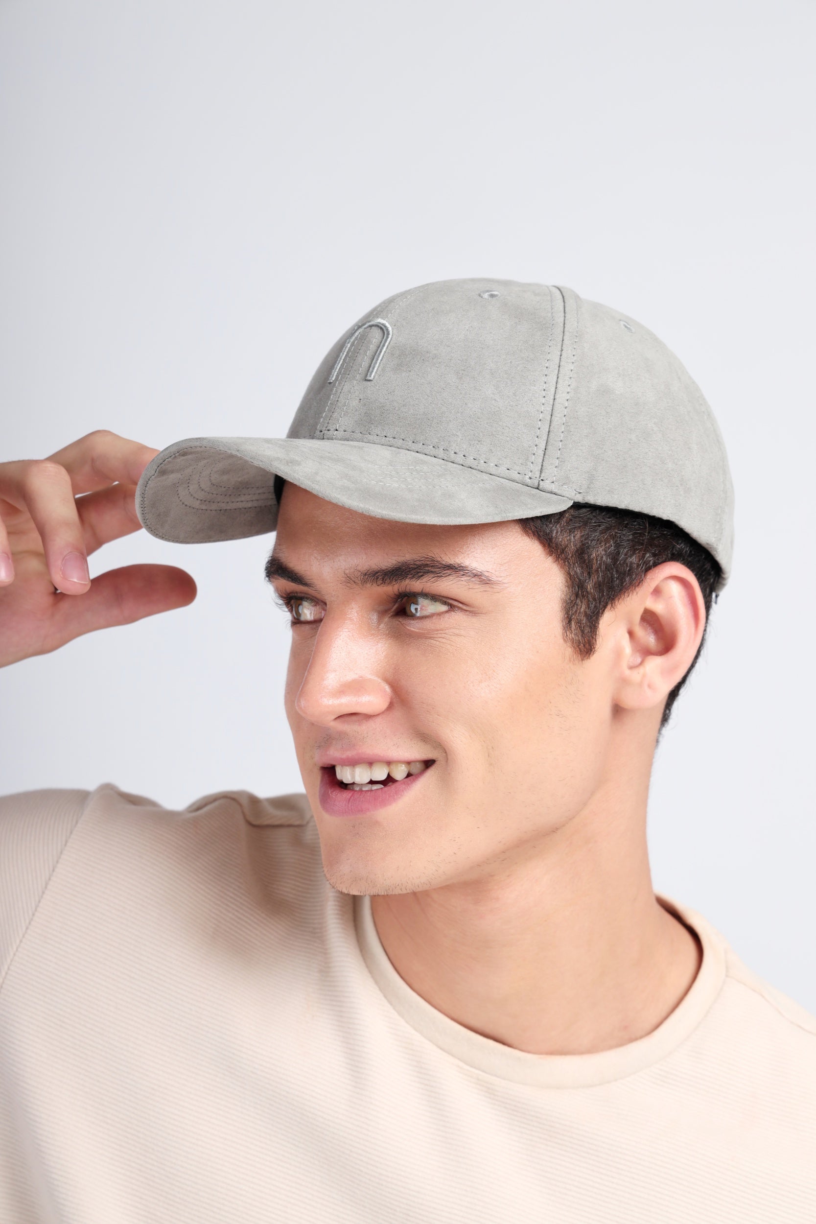 Luxury unisex cap in light grey suede – Jet Set by Noggah