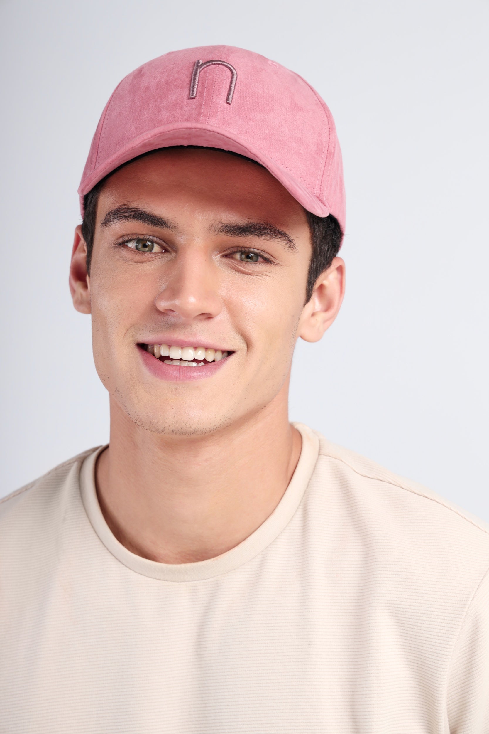 Sun Chase edition cap in warm rose suede – unisex fit with curved brim
