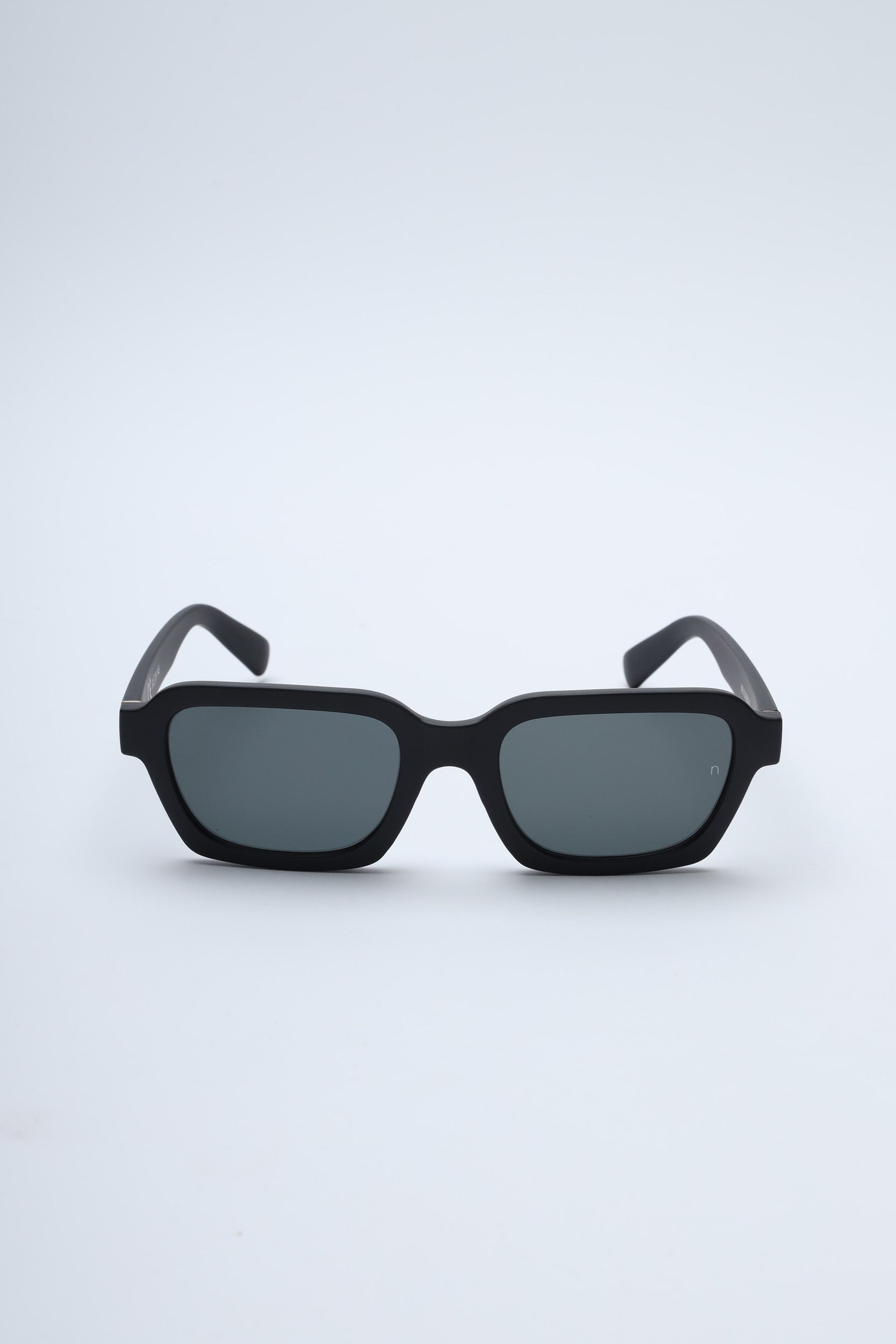 Louis Vuitton Cyclone Sunglasses Black Acetate & Metal. Size W